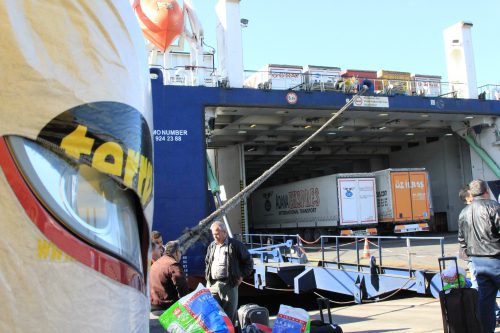 Camiones RoRo en un barco